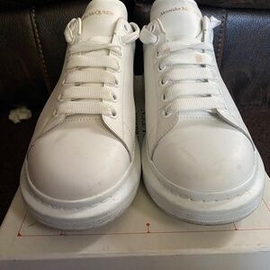 Alaxander McQueen Sneakears/Larry